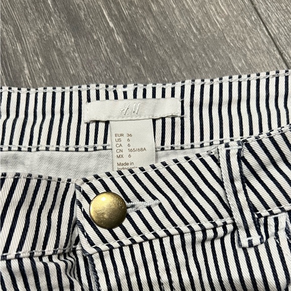 H&M striped denim mini shorts, size 6 - Picture 4 of 4